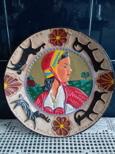 Muy Lindo Plato Decoración Cerámica  Española En Relieve 