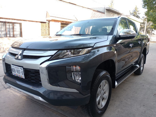 Mitsubishi L200 2.4 Cabina Doble 4x2 Mt