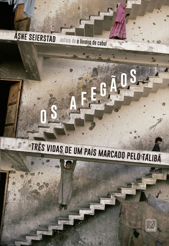 Os Afegãos: Três Vidas De Um País Marcado Pelo Talibã, De Åsne Seierstad. Editora Record, Capa Mole, Edição 1 Em Português, 2024