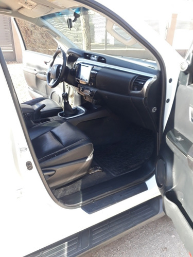 Imagen 8 de 12 de Toyota Hilux 2018 2.8 Cd Srx 177cv 4x4