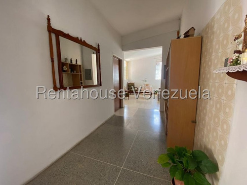 Casa En Venta Resd El Castaño Ubicado En Cabudare, Codigo 2 5 1 5 4 3 4, Mildred, Descubre Tu Nuevo Hogar En Este Espectacular Conjunto Cerrado, La Casa Cuenta Con Varios Ambientes Bien Distribuidos