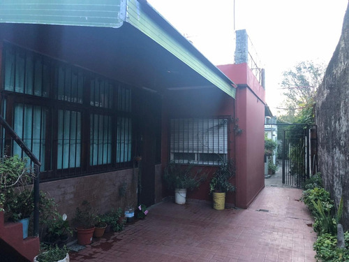 Imagen 2 de 13 de Excelente Inversión, Dos Locales Mas Dos Viviendas.