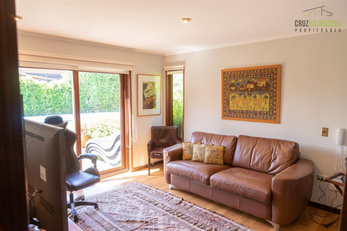 Casa En Venta De 5 Dorm. En Puerto Varas