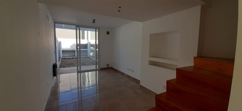 Imagen 7 de 11 de Duplex En Barrio Pórtico Del Sol