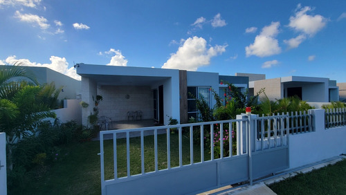 Vendo Casa En El Residencial Bavaro Punta Cana De 3hb, 2 Bañ
