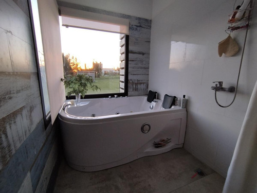 Imagen 9 de 16 de Gran Casa En Venta En Colinas De Carrasco - Amplio Terreno