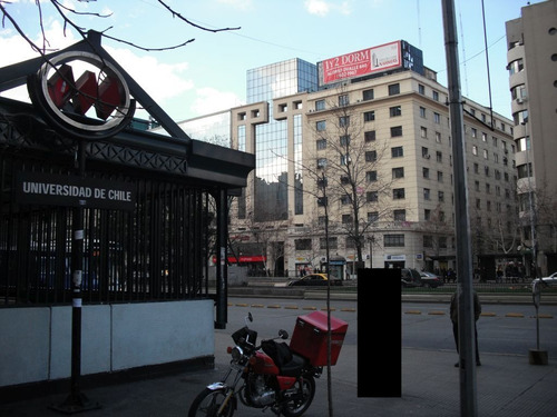 Arriendo Oficina Salida Metro Universidad De Chile, 660 Mts.