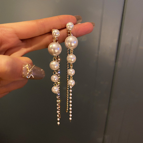 Pendientes Arete Con Borlas Largas Y Perlas Con Tachuelas De