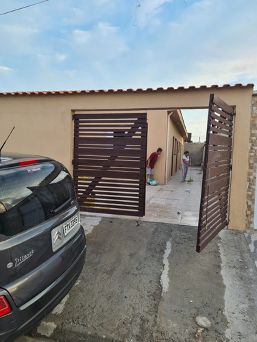 Imagem 9 de 11 de Casa 2 Quartos Barata Em Mongaguá
