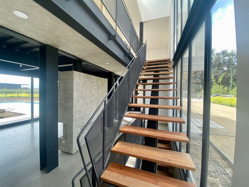 Moderna Casa Nueva En Venta 5 D En Suite Más Servicios.