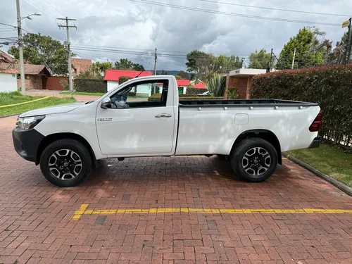 Toyota Hilux 2.7cc Mt 2022
