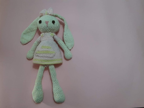 Imagen 3 de 5 de Florinda Coneja Amigurumi - Muñeco De Apego - Crochet