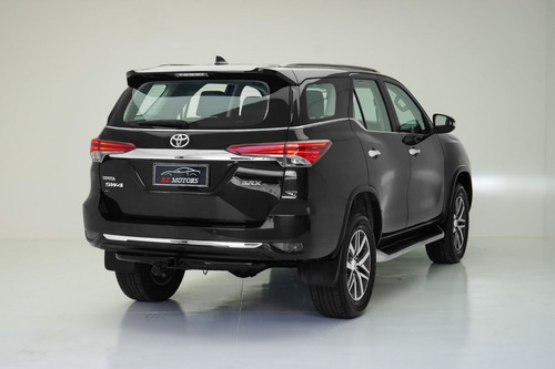 Toyota Hilux SW4 Hilux SW4 SRX 4x4 2.8 TDI 16V Dies. Aut.