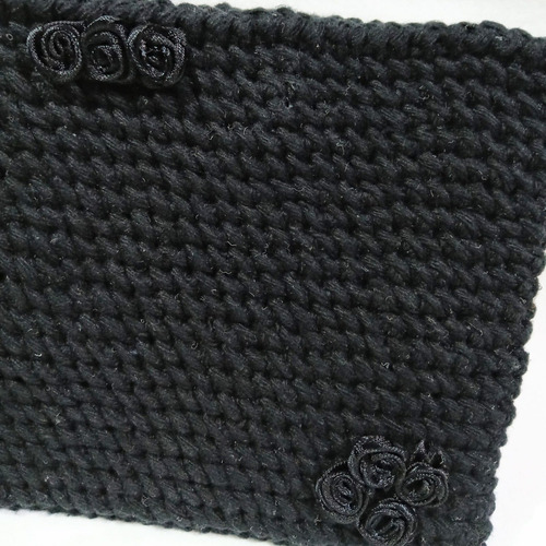 Clutch Em Crochê Preto Com Detalhes De Rosas