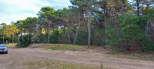 Imagen 8 de 16 de Cul De Sac Polifemo- 2 Lotes 1.950 M2- Baum Propiedades