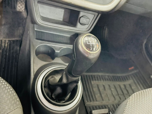Imagem 13 de 19 de Volkswagen Voyage 1.6 Mi 8v 2013