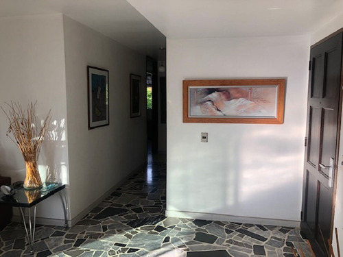 Imagen 12 de 24 de En Venta Espectacular Ph, En La Urb. El Marqués, A Pocos Metros Del Ávila, Con Excelente Vista Desde Todas Las Áreas, Iluminado, Fresco, Clima De Montaña, Espacioso Y Remodelado.