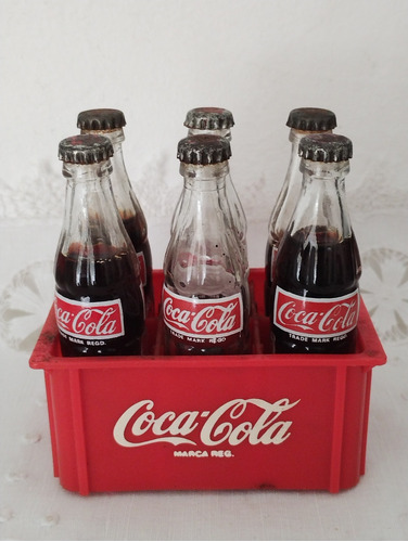 Cajón Miniatura Y Seis Botellas Coca Cola