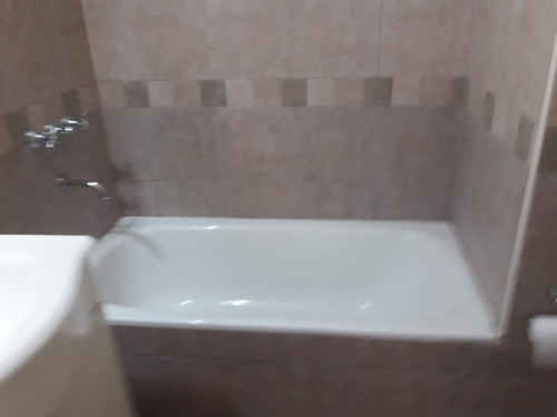Imagen 7 de 8 de Departamento Monoambiente - Frente - Castelar Centro