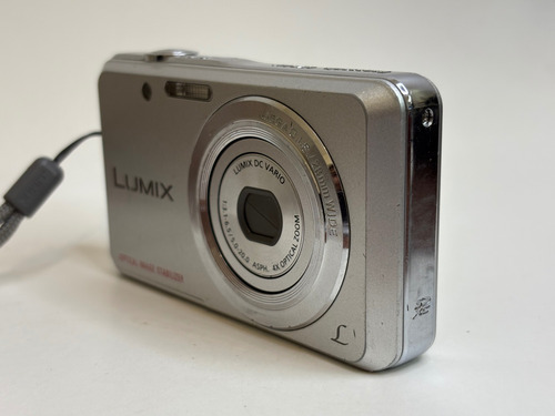 Cámara Digital Compacta Panasonic Lumix Fh4 14.1 Mp Plateado (Usado)