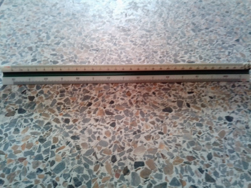 Imagen 1 de 2 de Escalímetro Triangular 30cm