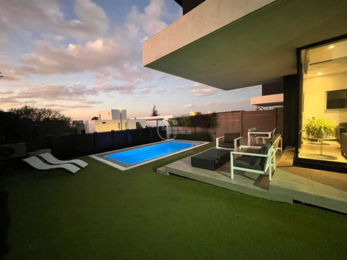 Casa En Venta En Exclusivo Condominio De Concón
