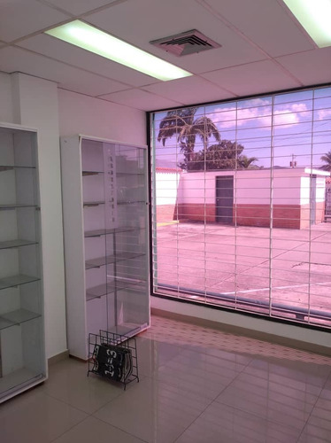 Imagen 13 de 14 de Local Comercial En Centro Diagnóstico Del Norte Ubicado En Urb. Las Quintas De Naguanagua