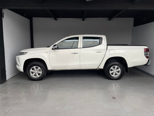 Mitsubishi L200 2.4 Glx Cabina Doble 4x4 Diesel Mt