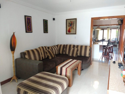 Imagen 2 de 17 de Excelente Chalet - Reciclada. Pileta Y Parrrilla