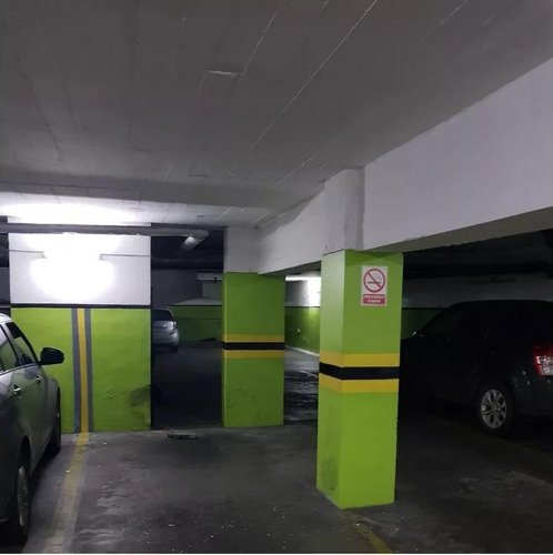 Departamento En Piso Medio, Próximo A Shopping Punta Carretas, Garaje Fijo