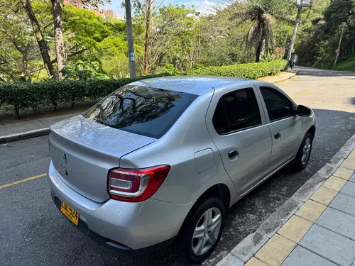 Renault Logan 1.6 Privilege / Intens