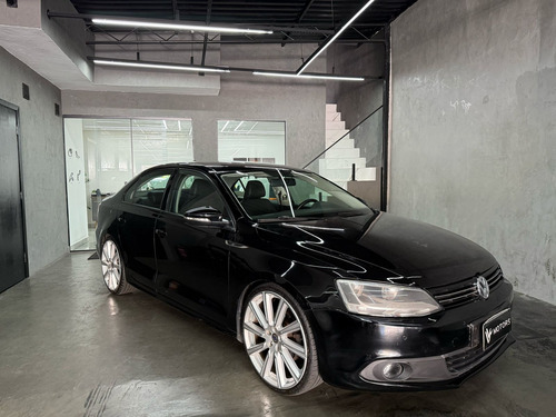 Volkswagen Jetta 2.0 Comfortline Flex 4p Automática
