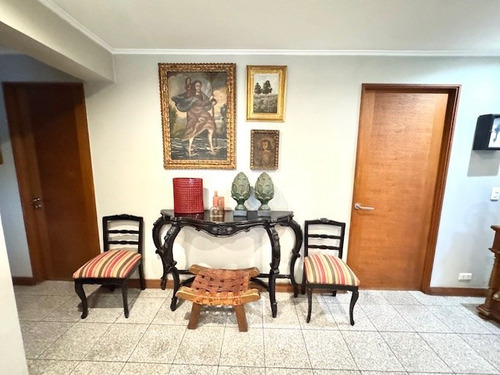 Casa En Venta De 4 Dorm. En Vitacura