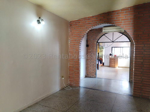 Casa En Venta Urbanización Chucho Briceño Cabudare Lara (24-9408) // Invierta Seguro Con Rentahouse//