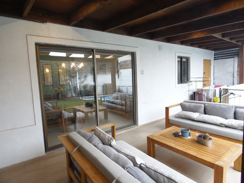 Hermosa Casa En Montes Izarra / Avda. Los Molinos