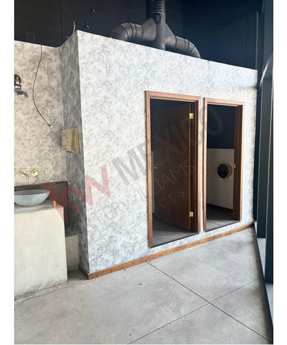 Local Comercial Renta En Torre Azenzo