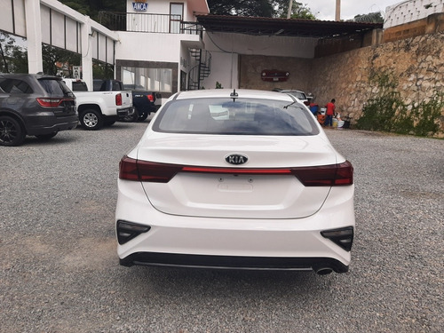 Imagen 6 de 12 de Kia Forte 2.0 Lx At 2020