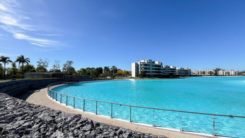 Departamento En Lagoon Pilar Con Cochera Y Jardin
