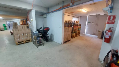 Arriendo Bodega De 984m2 C/oficina En Indepndencia