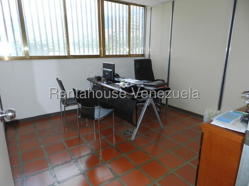 Ms: 25-24351 Vendemos Edificio De 5 Pisos En Sarria, Municipio Libertador. A=2.808m2, 3b, 9p.