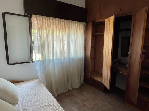 Imagen 6 de 10 de Chalet Con Apartamento Integrado Y Dos Galpones