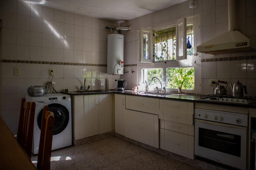 Imagen 14 de 20 de Casa Con Pileta A Pocas Cuadras Del Centro De Lobos
