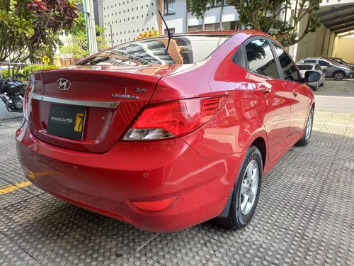Hyundai Accent 1.6 Premium Mecánica