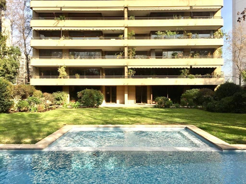 Increíble Y Amplio, Ubicado En Elegante Edificio En Vitacura