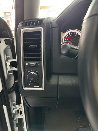 RAM Ram Classic 5.7 Laramie Night Edition Cab. Dupla 4X4 Aut. 4P