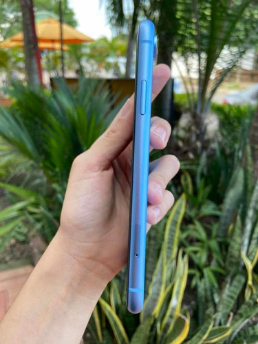 iPhone XR Blue- 128 Gb