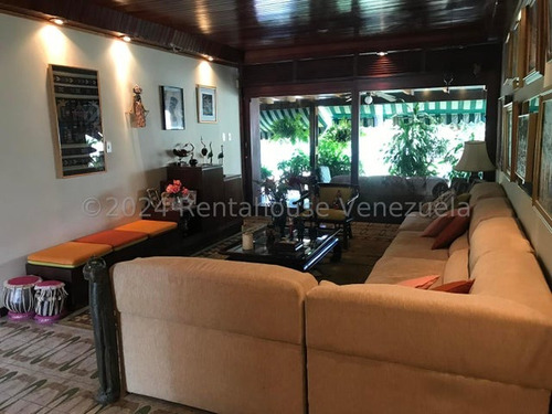 Hermosa Casa De Una Planta Con Grandes Espacios Y Bella Terraza En Santa Paula. Mls # 25-13494 Lp