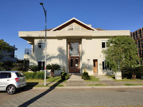 Tamboré 10 | Casa Alto Padrão | Vista Para Reserva | Piscina Aquecida | Adega Climatizada | Sala De Ginástica | 4 Suítes - Cnc1199