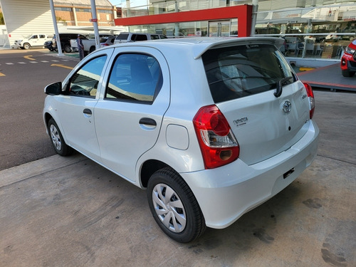 Imagen 5 de 12 de Toyota Etios 2022 1.5 Sedan X