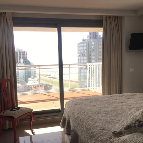Imagen 6 de 17 de Apartamento En Venta De 2 Dormitorios C/ Cochera En Punta Shopping